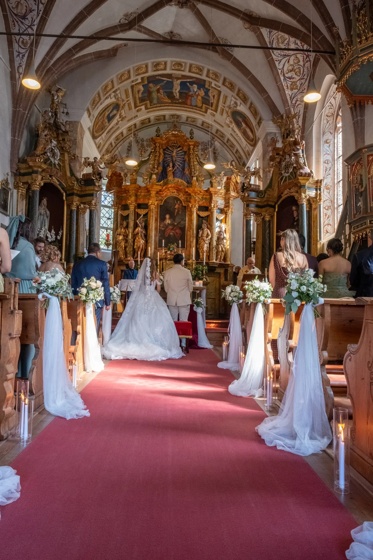 Cerimonia nuziale in una chiesa storica